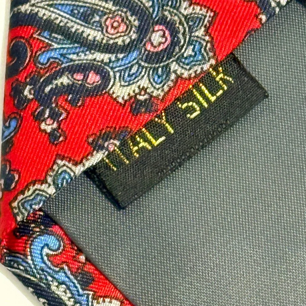 Italy Silk Paisley Necktie Red Blue Intricate Pattern 3.75 Inch Mens Tie